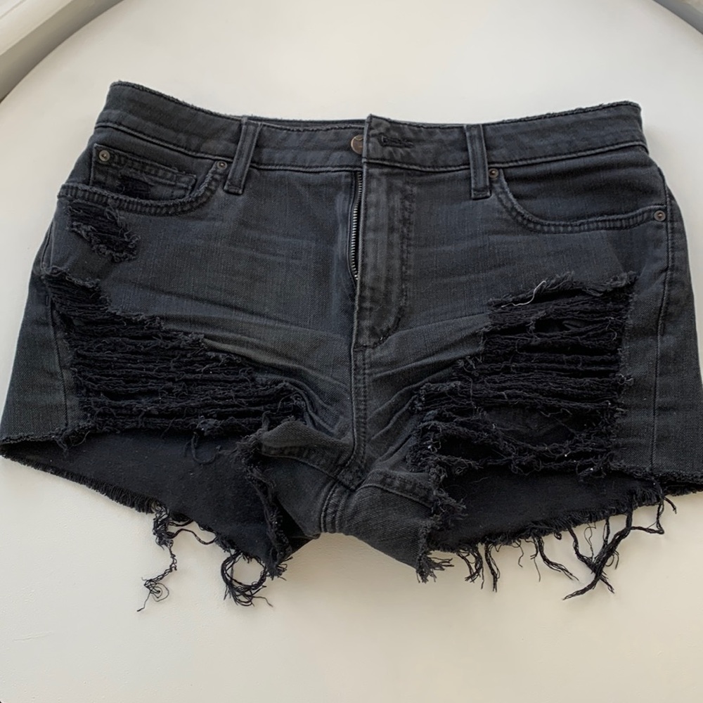 HIGH RISE BLACK DENIM DISTRESSED SHORTS by Joe’sJeans
